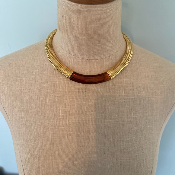 Gold collar necklace with tortoise inset - Picture 4 of 4